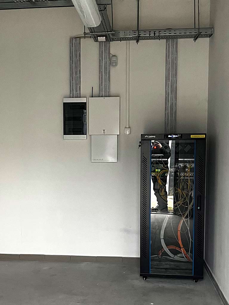 Szaki Elektro, villanyszerelés, gyengeáram, ipari villanyszerelés, Székesfehérvár, Fejér, Pest megye, Budapest